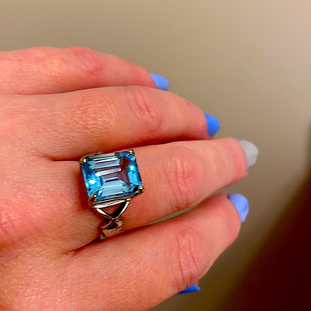 Stunning 925 Stamped SS Large Emerald Cut Aquamarine Ring
